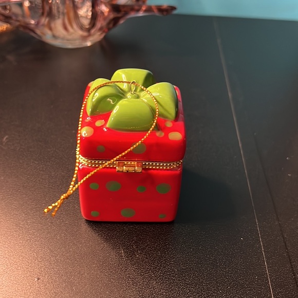 Holiday Gift Red Hinged Trinket Box - Picture 5 of 6